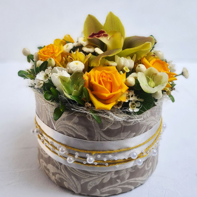 FlorBox - szezonális vegyes virágokból - közepes, sárga/fehér (041)